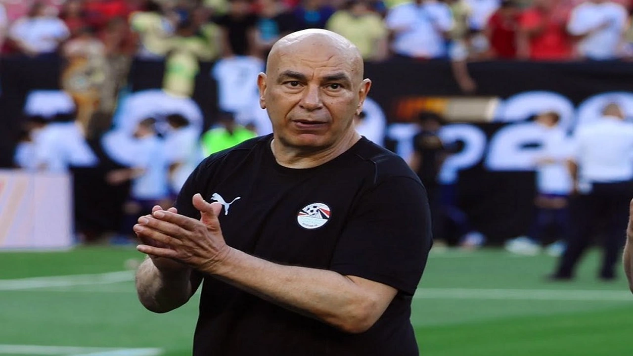 حسام حسن ينبه دفاع مصر من مفاجآت أستراليا قبل مباراة دور الـ32